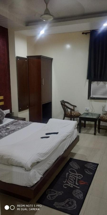 Adb Rooms Udhav Palace New Delhi Exteriör bild