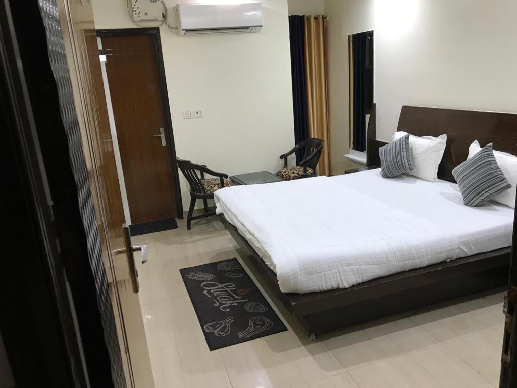 Adb Rooms Udhav Palace New Delhi Exteriör bild