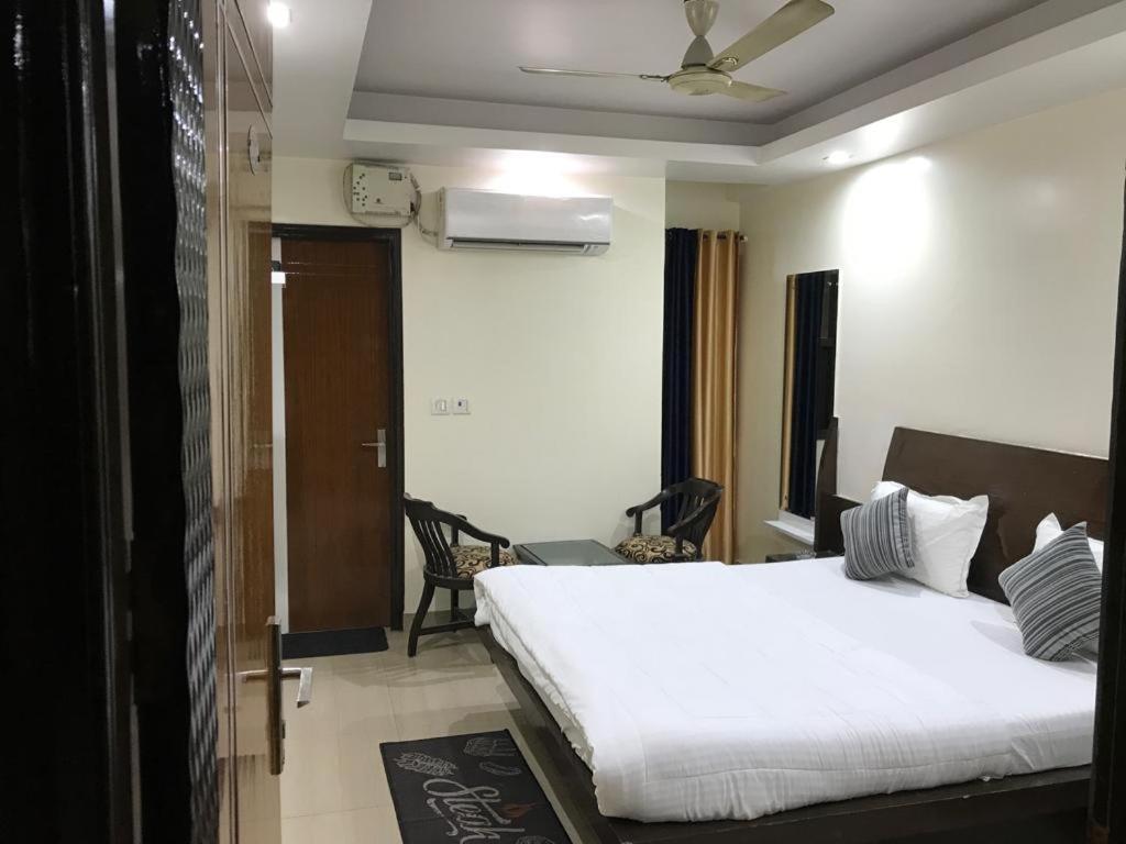 Adb Rooms Udhav Palace New Delhi Exteriör bild